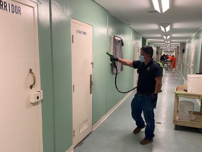 Siete reos de la c&aacute;rcel del Condado de Maverick dieron positivo a coronavirus (video)