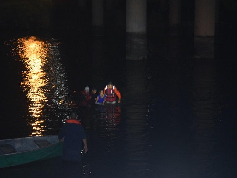 Rescatan a pareja de migrantes de morir ahogados en el r&iacute;o Bravo en Piedras Negras (video)
