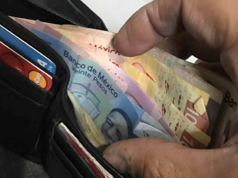 Altos funcionarios p&uacute;blicos no cobrar&aacute;n aguinaldo, ir&aacute; para COVID-19: AMLO