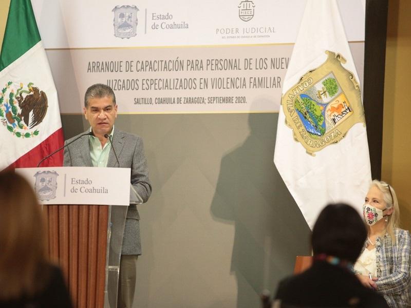 Gobernador pone en marcha la capacitaci&oacute;n a personal de Juzgados Especializados en Violencia Familiar