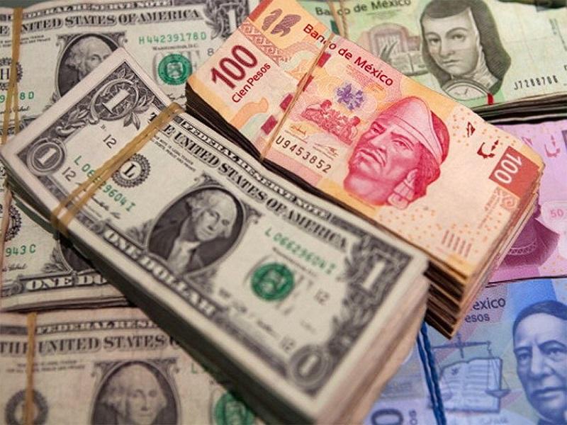 Peso mexicano amplía ganancias tras debate de EU; dólar baja 32 centavos