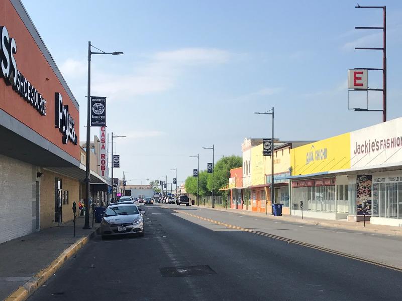 Autoridades piden apertura de los puentes a turistas mexicanos, restricciones afectan mucho la econom&iacute;a 