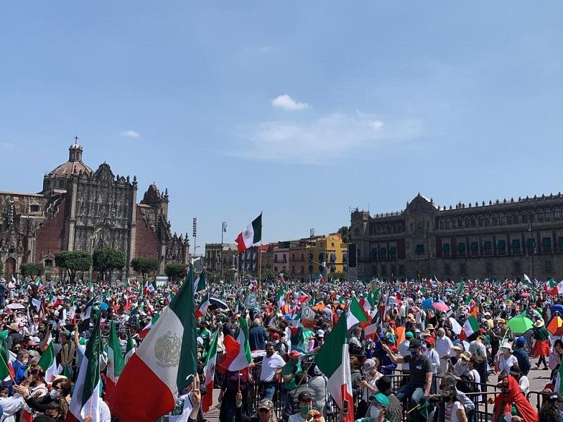Contingente Anti-AMLO cont&oacute; 150 mil manifestantes en el Z&oacute;calo; autoridades de la CDMX reportan solo 5 mil (video)