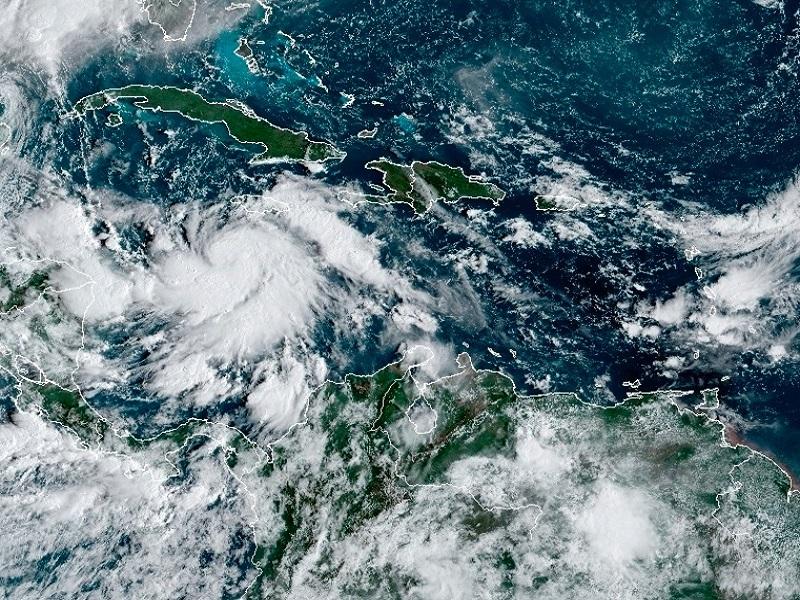 Delta se intensifica rápidamente a huracán, amenaza la península de Yucatán