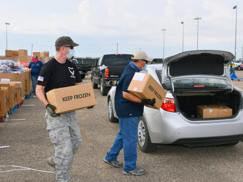 Repartir&aacute;n este jueves 2 mil 500 despensas a familias de Eagle Pass en apoyo ante la pandemia (video)