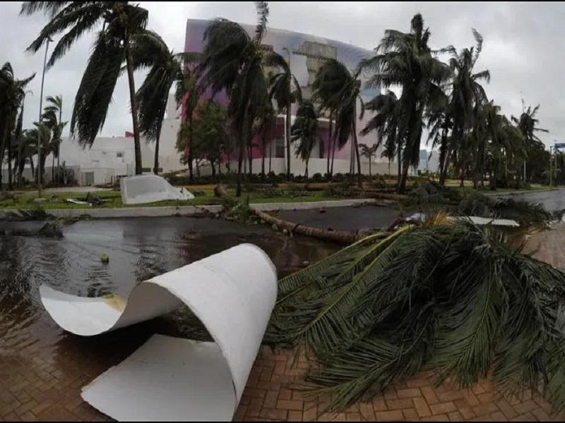 Al menos un muerto, inundaciones y suspensión del suministro eléctrico, dejó Delta a su paso por Yucatán