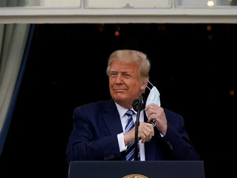 Trump reaparece en p&uacute;blico tras su positivo a COVID-19; me siento muy bien, dice