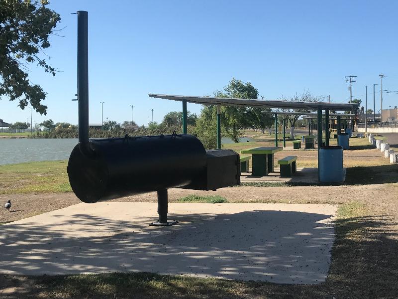 Aprovechan restricciones por la pandemia para mejorar el parque del lago del condado de Maverick (VIDEO)