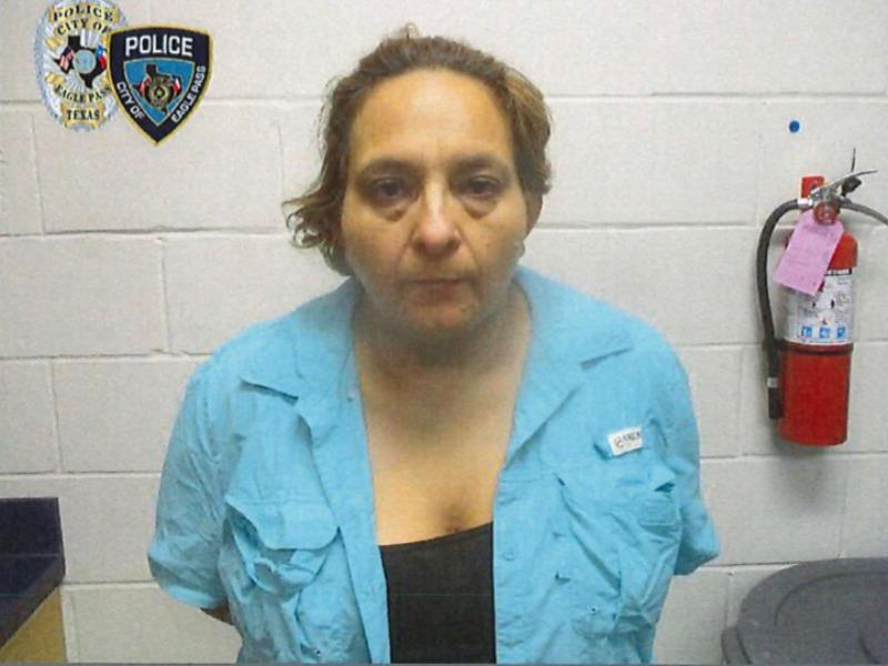 Arrestaron a mujer de Eagle Pass en posesión de metanfetaminas para consumo personal