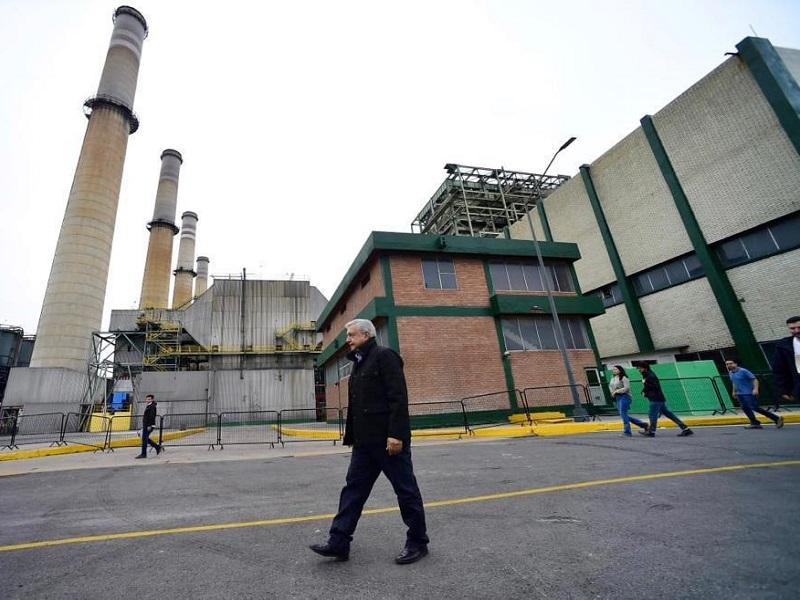 AMLO reitera rescate de la CFE, tiene derecho México a decidir sobre su energía, dice