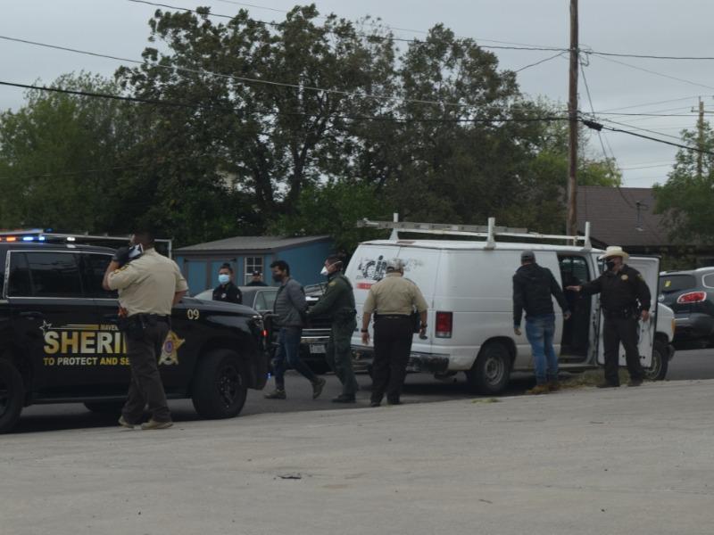 Detienen a traficante que transportaba a siete indocumentados en el sector Minas del Seco (video)
