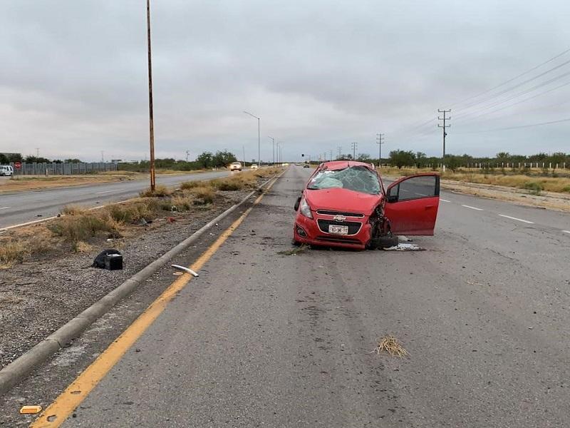 Sale ileso tras sufrir volcadura en la carretera 57 en el tramo Piedras Negras - Nava