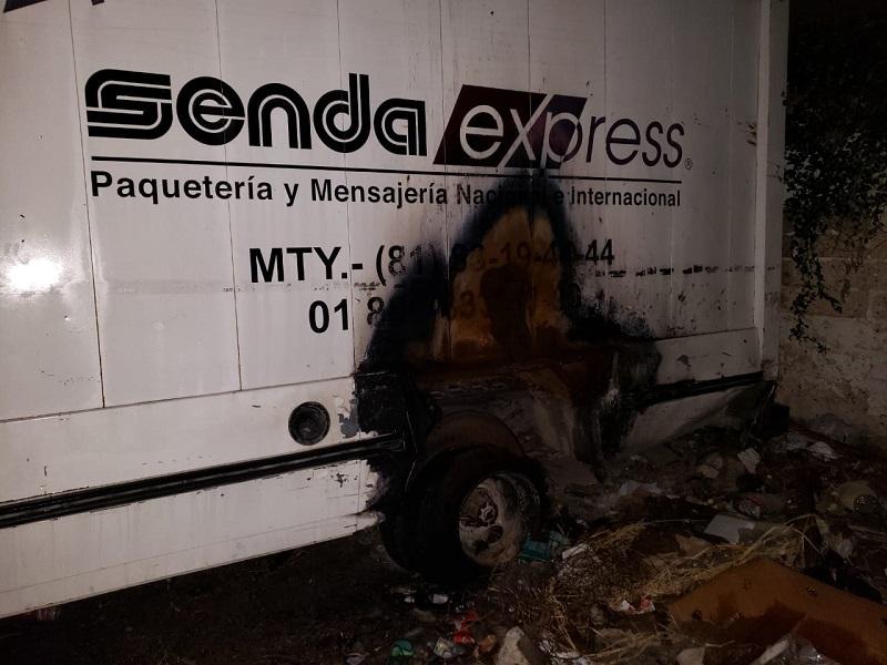 Se incendia camión de paquetería en la zona centro de Piedras Negras
