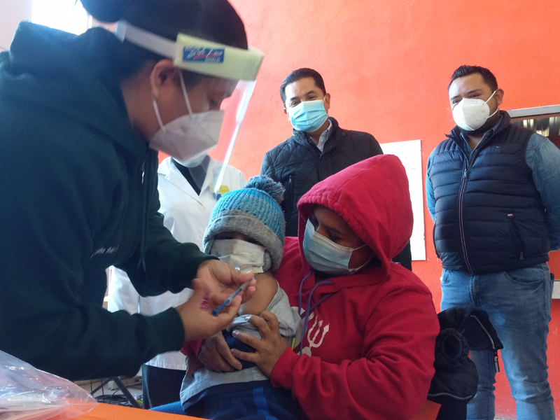 Aplican m&aacute;s de 2 mil dosis de vacunas contra la Influenza en Acu&ntilde;a