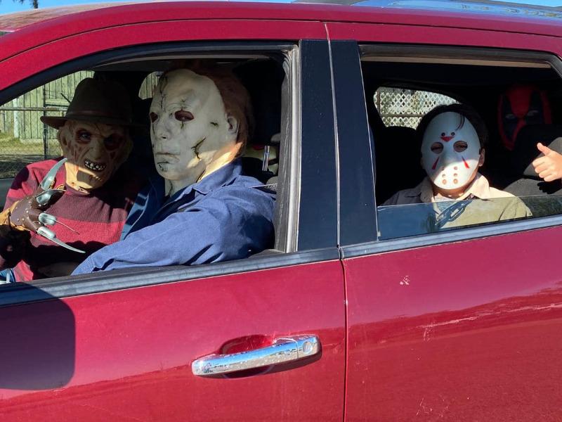 Cientos de familias acudieron al festejo de Halloween en el lago del condado de Maverick