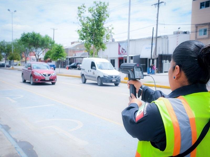Automovilistas se molestan por multas, pero siguen usando el celular y rebasando los límites de velocidad: Marina Lozano