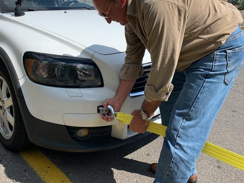 Se requiere avisar al 911 para que automovilistas estiren otro veh&iacute;culo