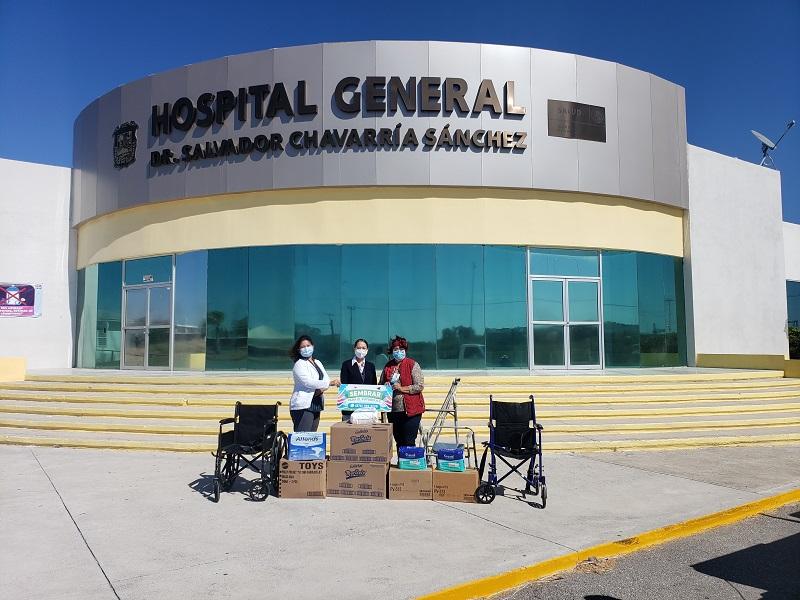 Asociaci&oacute;n entrega donativo en especie al Hospital General, tambi&eacute;n computadoras y televisores en ejidos