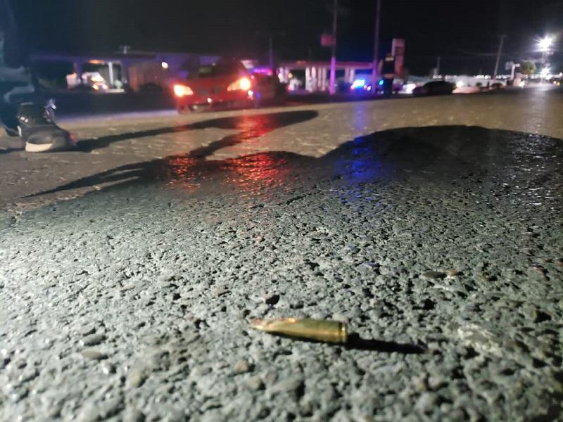 Varios lesionados dej&oacute; enfrentamiento entre polic&iacute;as y civiles armados en entronque de las carreteras 57 y Ribere&ntilde;a