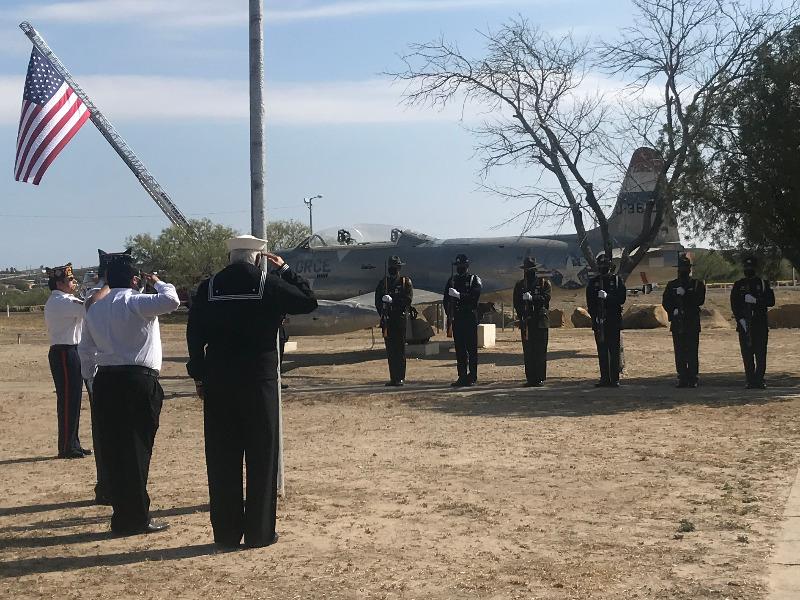 Con todos los honores se llev&oacute; a cabo la ceremonia de veteranos de guerra en el lago del condado de Maverick