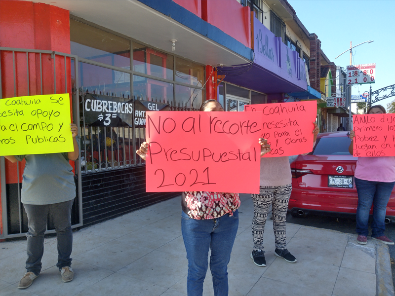 Se manifiestan contra recorte presupuestal de AMLO en Acu&ntilde;a 