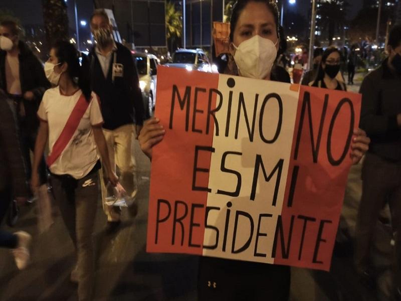 Miles de peruanos rechazan al nuevo presidente Manuel Merino