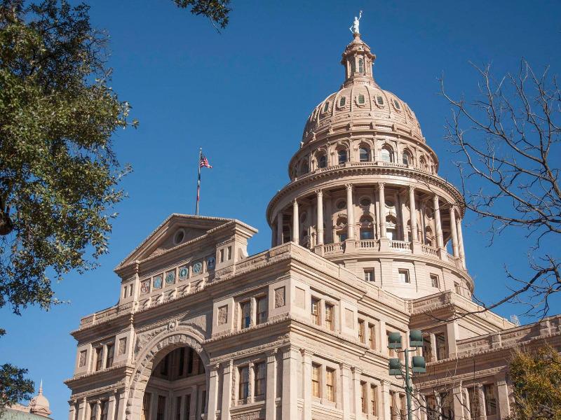 Texas enfrentar&aacute; un d&eacute;ficit de 12 mil MDD por la pandemia, condado de Maverick solicita recursos