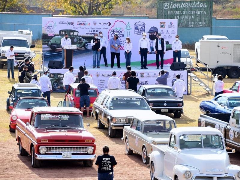 Inicia recorrido de autos clásicos por pueblos mágicos de Coahuila