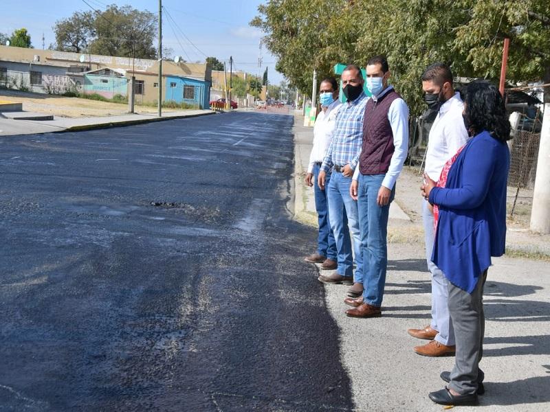 Pone en marcha Sergio Vel&aacute;zquez pavimentaci&oacute;n y recarpeteo en Nava