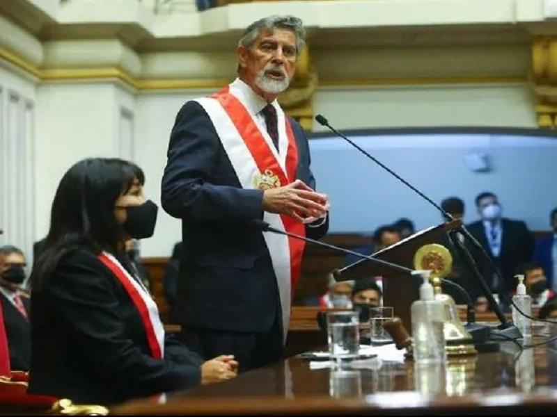 Asume Francisco Sagasti la presidencia de Per&uacute; en medio de la crisis pol&iacute;tica