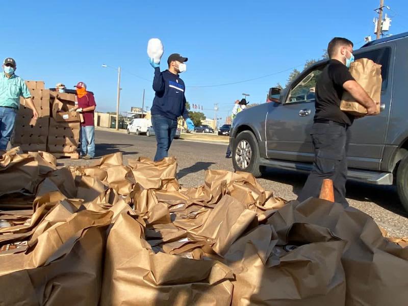 Rifaron 240 pavos congelados entre familias de Eagle Pass ante la pr&oacute;xima celebraci&oacute;n de Acci&oacute;n de Gracias (video)