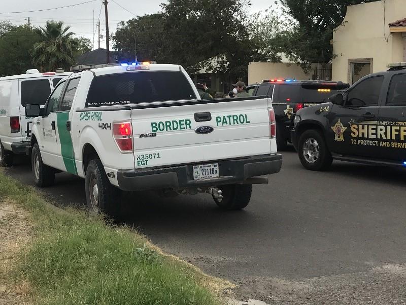 Arrestaron a 8 indocumentados en casa de seguridad en Loma Bonita de Eagle Pass