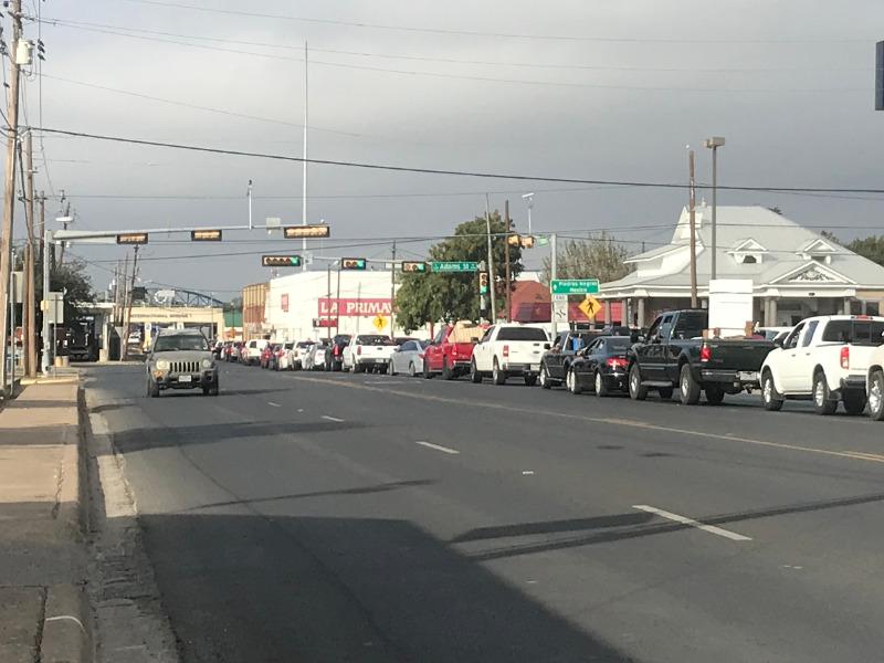 Reunirse con la familia, el principal motivo de viaje de miles de paisanos que cruzan de Eagle Pass a Piedras Negras