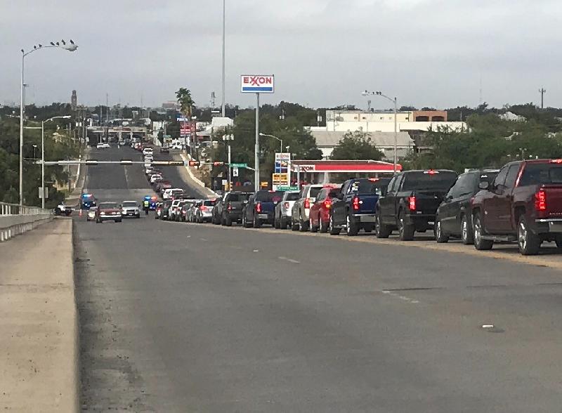 Cruzaron 10 mil 580 autos entre viernes y s&aacute;bado de Eagle Pass a Piedras Negras