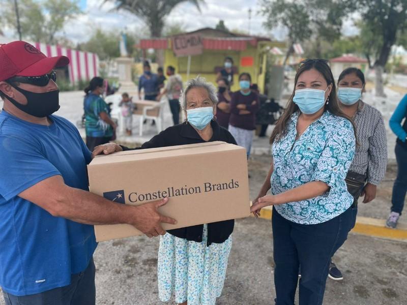 Entregan despensas a familias vulnerables de Villa Uni&oacute;n 