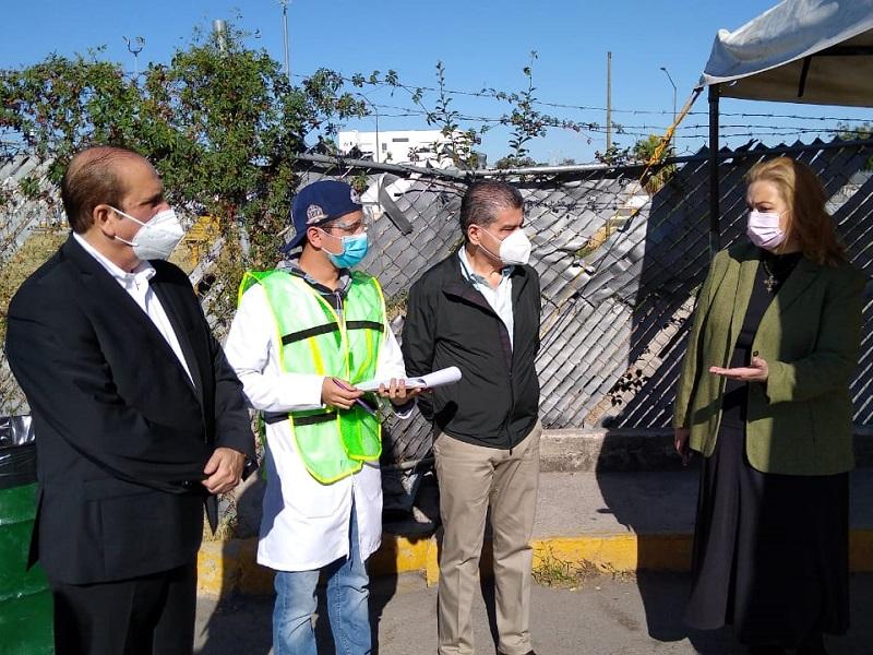Supervisan gobernador y alcalde el filtro sanitario instalado en el Puente Internacional Dos