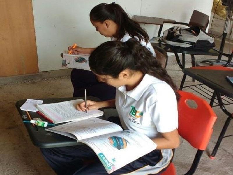 Denuncian cobro de cuotas y venta de uniformes en el telebachillerato del ejido Muralla de Jim&eacute;nez