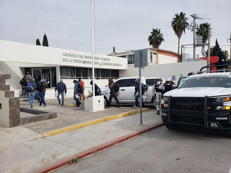 Aseguran a casi 50 migrantes a orillas del r&iacute;o Bravo cerca de Acu&ntilde;a, hay tres detenidos (video)