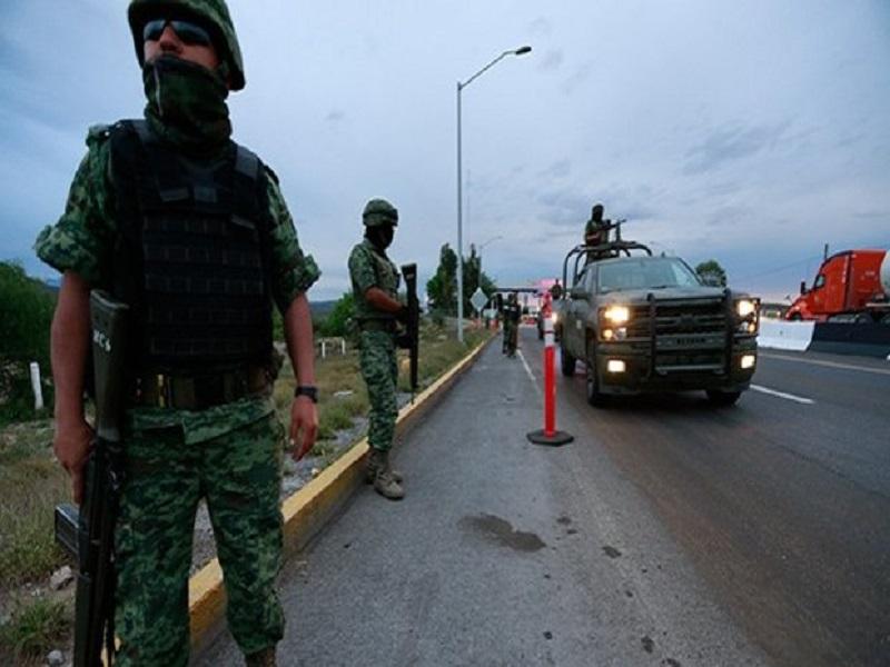 Personal de Sedena exige licencia mexicana a ciudadano norteamericano, se queja el visitante