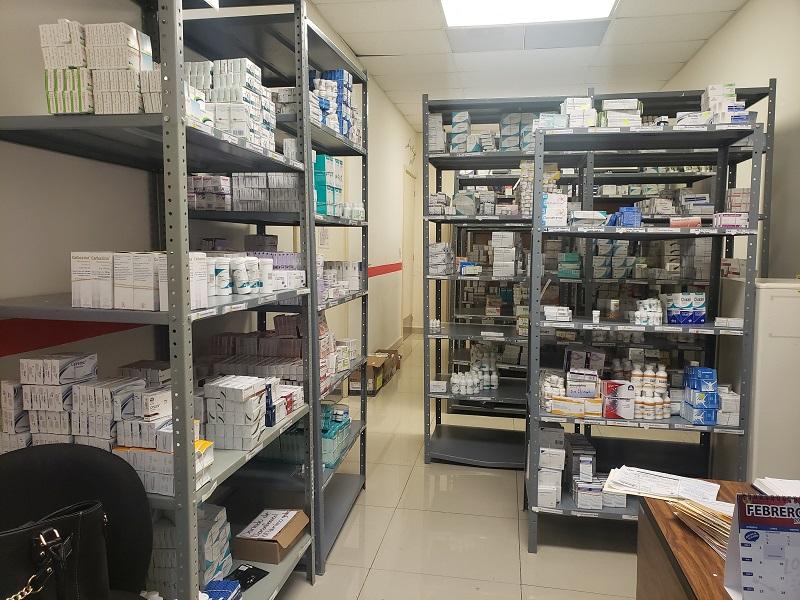 Hacen llegar medicamentos a pacientes internados en el área COVID del Hospital General (video)