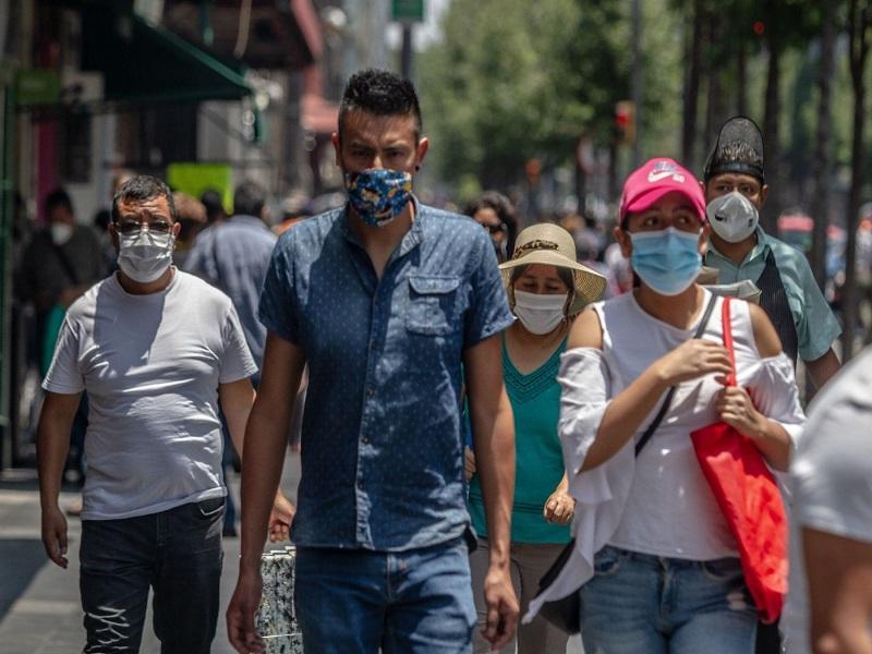 Destaca M&eacute;xico entre los pa&iacute;ses que m&aacute;s usan cubrebocas voluntariamente: L&oacute;pez-Gatell; AMLO dice que no es indispensable