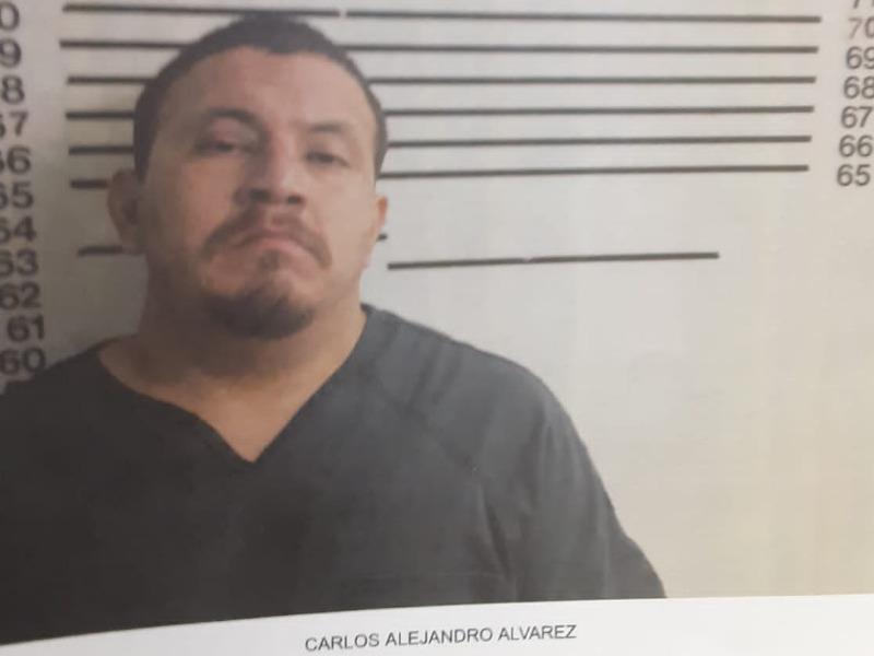Arrestan a hombre de Eagle Pass por agredir a su madre, fue llevado a la cárcel del condado
