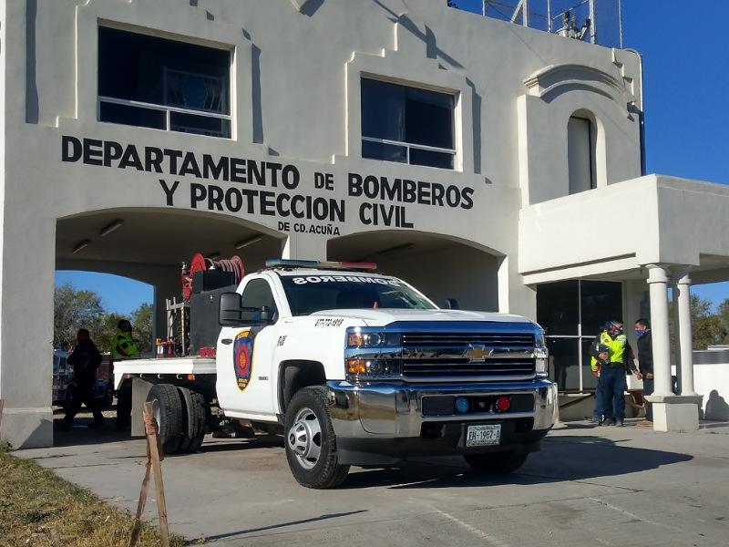 Entregan unidad r&aacute;pida y equipo nuevo a Bomberos