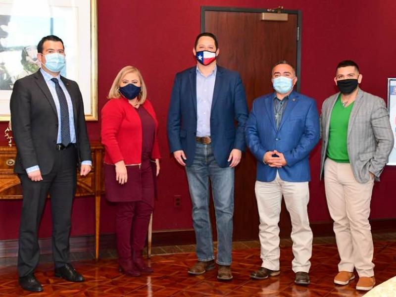 Congresista electo Tony Gonz&aacute;lez revisa con autoridades de Eagle Pass los apoyos para la frontera