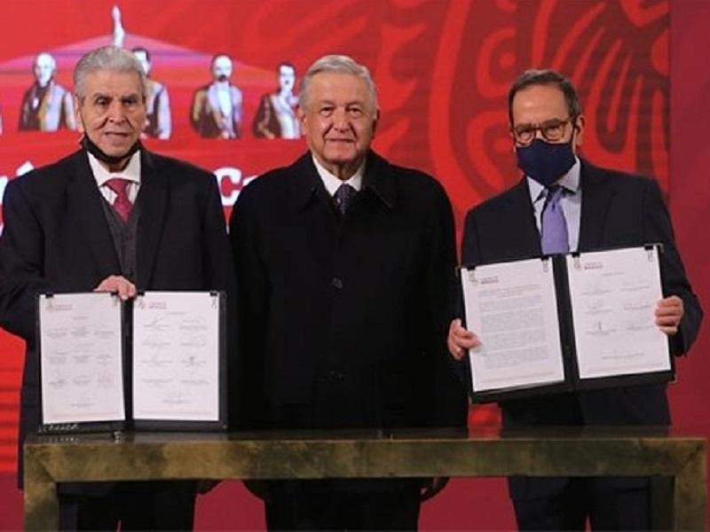 AMLO firma convenio con IP y sector obrero sobre outsourcing
