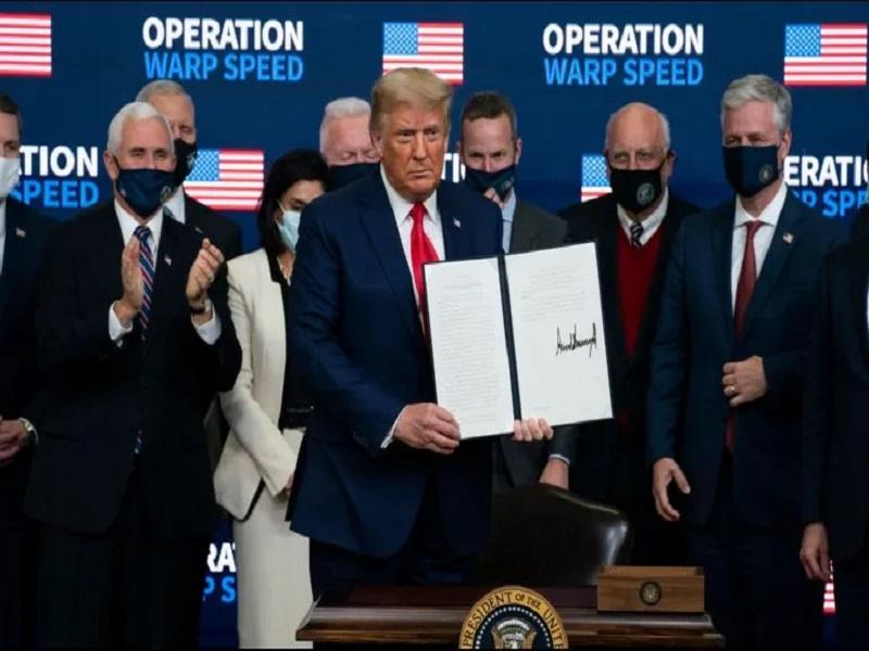 Trump firma decreto que prioriza vacunaci&oacute;n contra el COVID-19 para EU