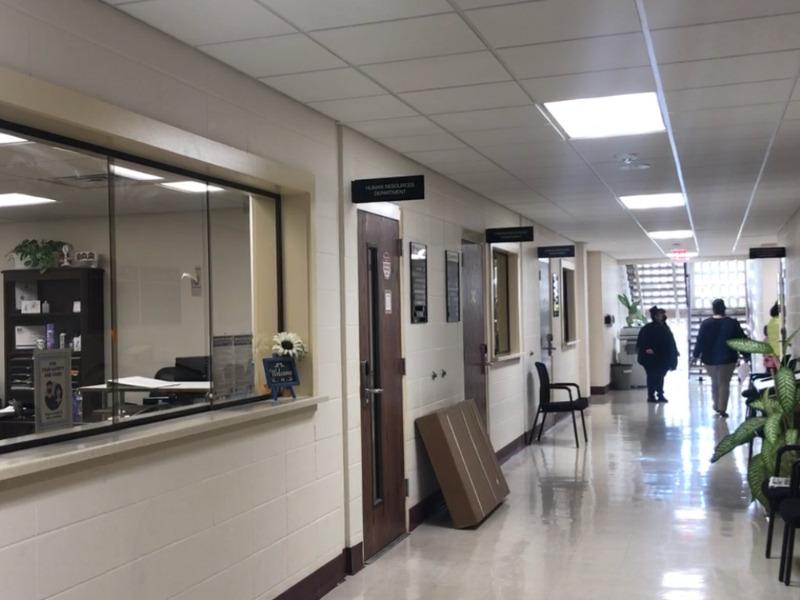 Distrito Escolar de Eagle Pass multará hasta con 250 dólares a empleados que no usen cubrebocas