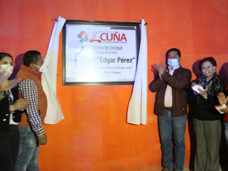 Entrega alcalde de Acu&ntilde;a tianguis popular en Acoros