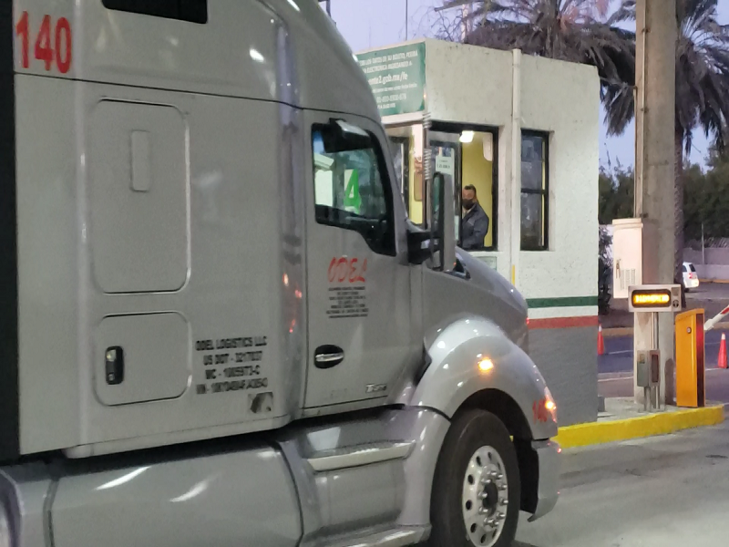 Aumento lleg&oacute; en mal tiempo, dicen transportistas sobre incremento del peaje en el Puente Dos (video)