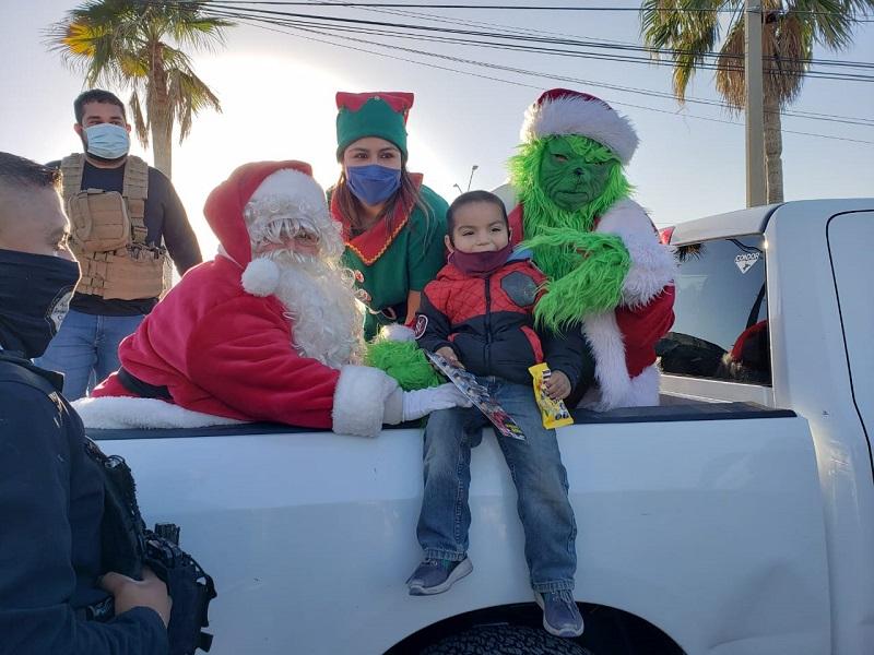 Elementos de la AIC repartieron mil juguetes a igual n&uacute;mero de ni&ntilde;os en el ejido Piedras Negras